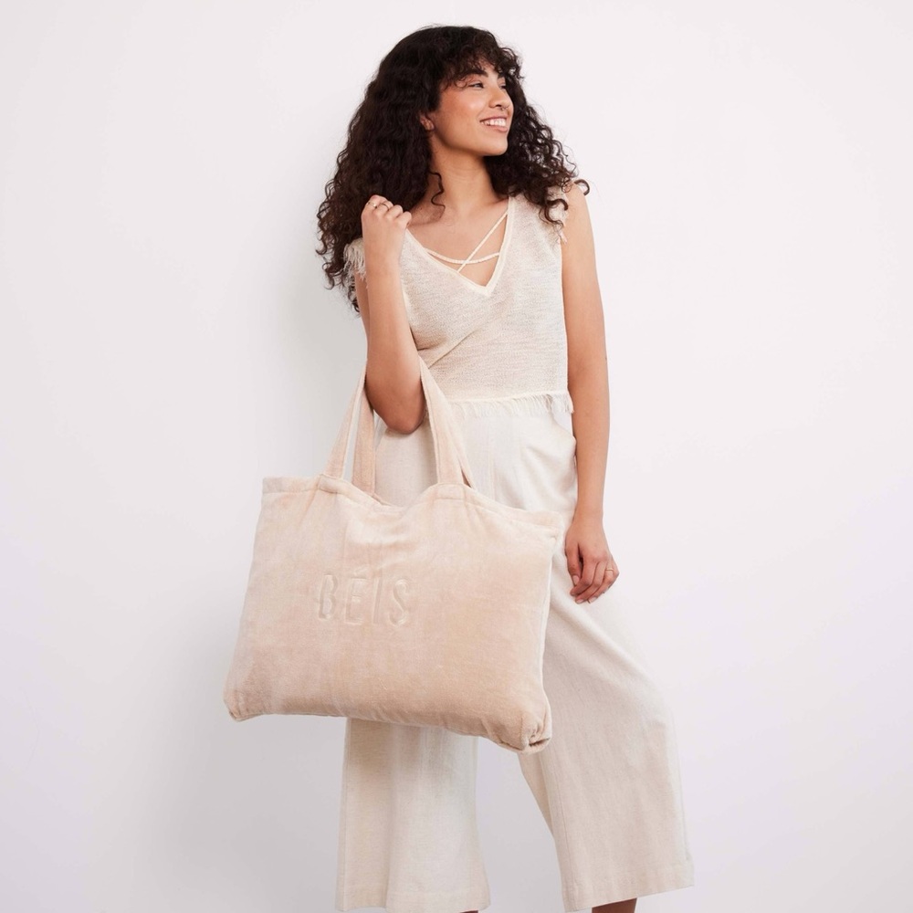 NWT Limited Edition Revovle Béis The Terry Towel Tote in Beige “no pillow” - Picture 2 of 8